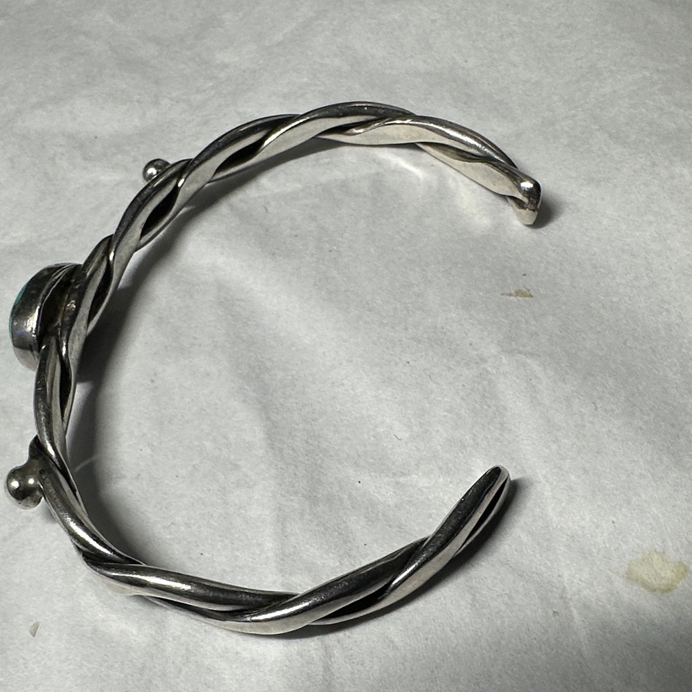 Vintage southwestern style Silver and Turquoise Women's Bracelet - Picture 8 of 8